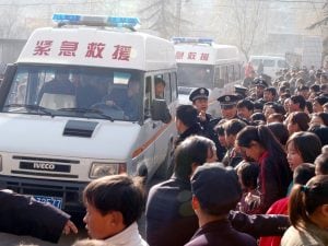 Esplode miniera di carbone nel nord della Cina: 90 morti e decine di persone intrappolate