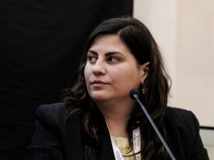 Le parole che ci rendono complici del genocidio a Gaza, spiegate dalla scrittrice Alba Nabulsi