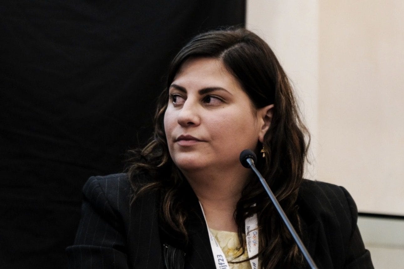 Le parole che ci rendono complici del genocidio a Gaza, spiegate dalla scrittrice Alba Nabulsi
