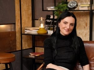 Arisa: “Ho passato anni di confusione, oggi sono serena. Accettare la morte ci libera dal dolore”