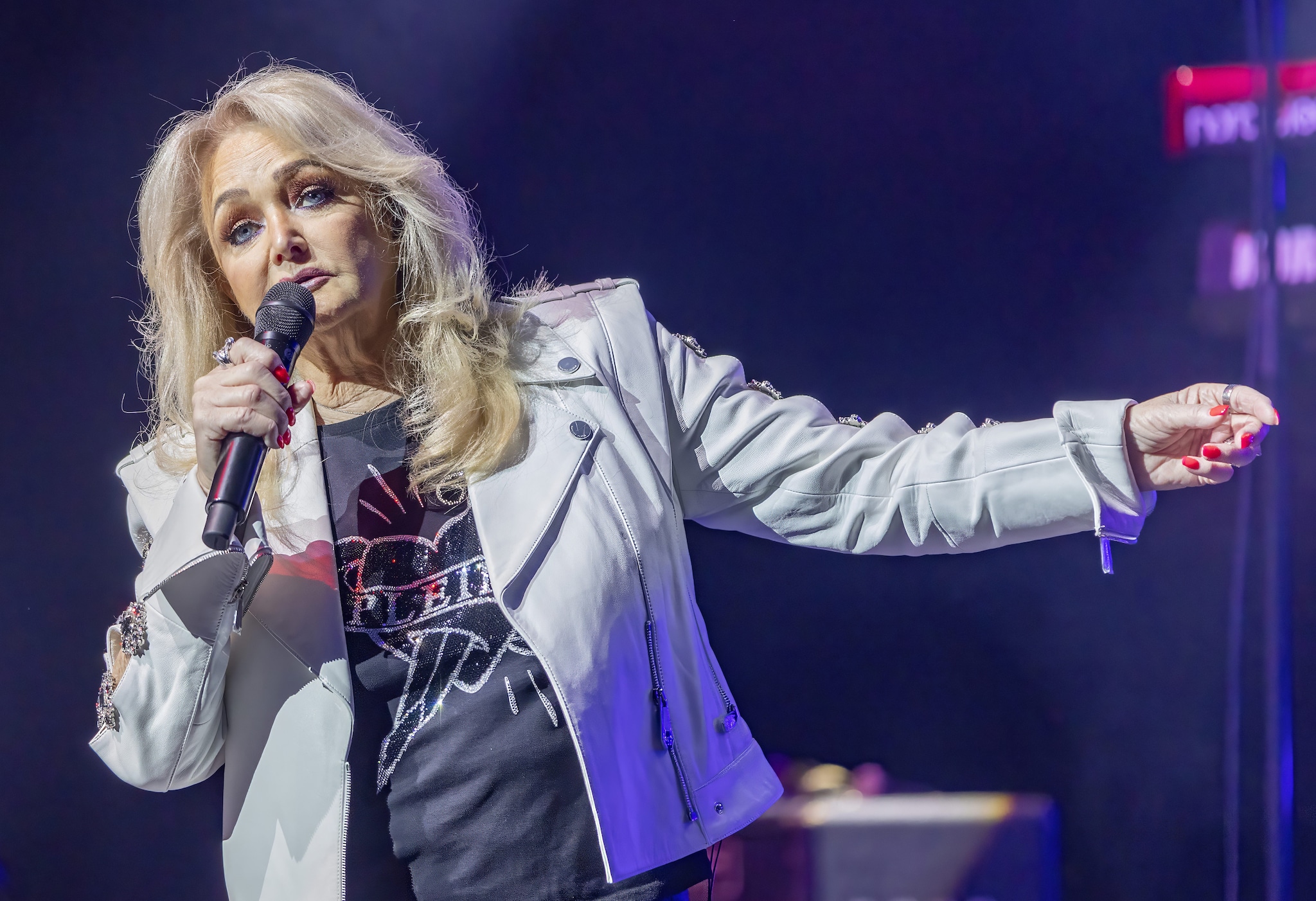 Bonnie Tyler in coma farmacologico dopo un intervento d’urgenza: la ...