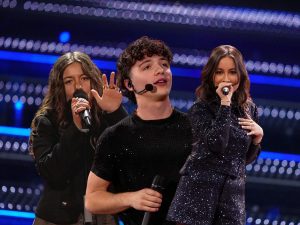 Amici 25, le pagelle della semifinale del Serale: Elena (7,5) supera Lorenzo (6,5) ed Angie (6) e ora la finale è aperta