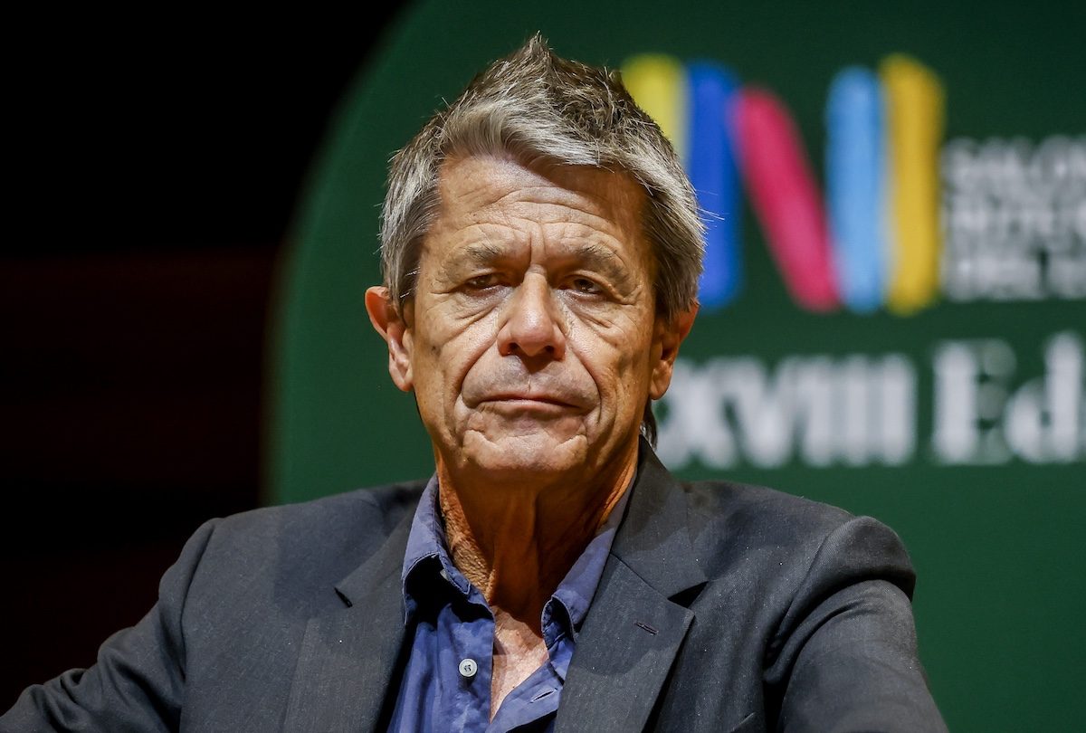 Emmanuel Carrère: "Con l'AI forse nessuno scrittore è insostituibile. Cisgiordania? Se ne parla poco"