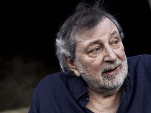 Francesco Guccini: “Non uscivo di casa da 18 mesi. Guardo molta tv, anche Temptation Island e Grande Fratello”
