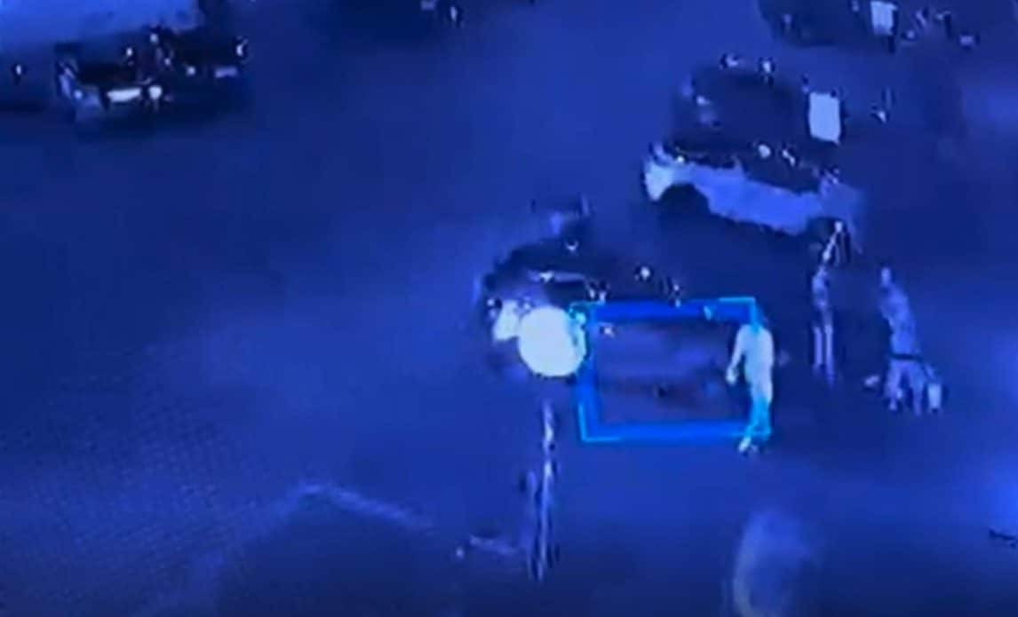 Iacopo Cerbai accoltellato al cuore a Prato per difendere la collega, in terapia intensiva: il video dell’aggressione