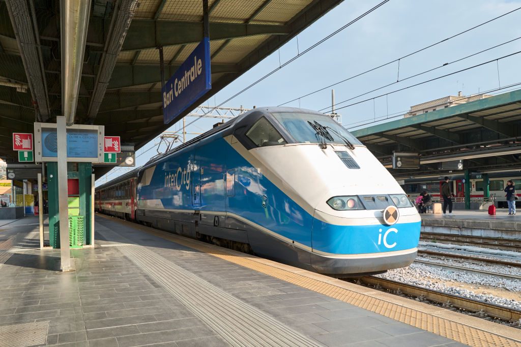 Sciopero treni l’11 giugno, stop di 8 ore contro nuovo servizio Intercity, Ministero: “Hanno ragione”