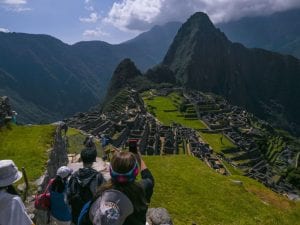 Inciampa mentre attraversa ponte di legno a Machu Picchu, turista precipita in un burrone e muore
