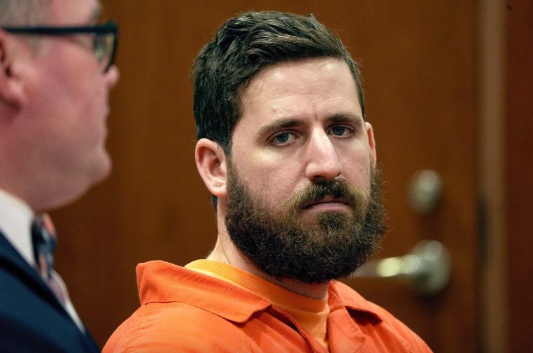 "Sono Dio", uccide il fratello e ne mangia un occhio: Matthew Hertgen si suicida in carcere negli USA
