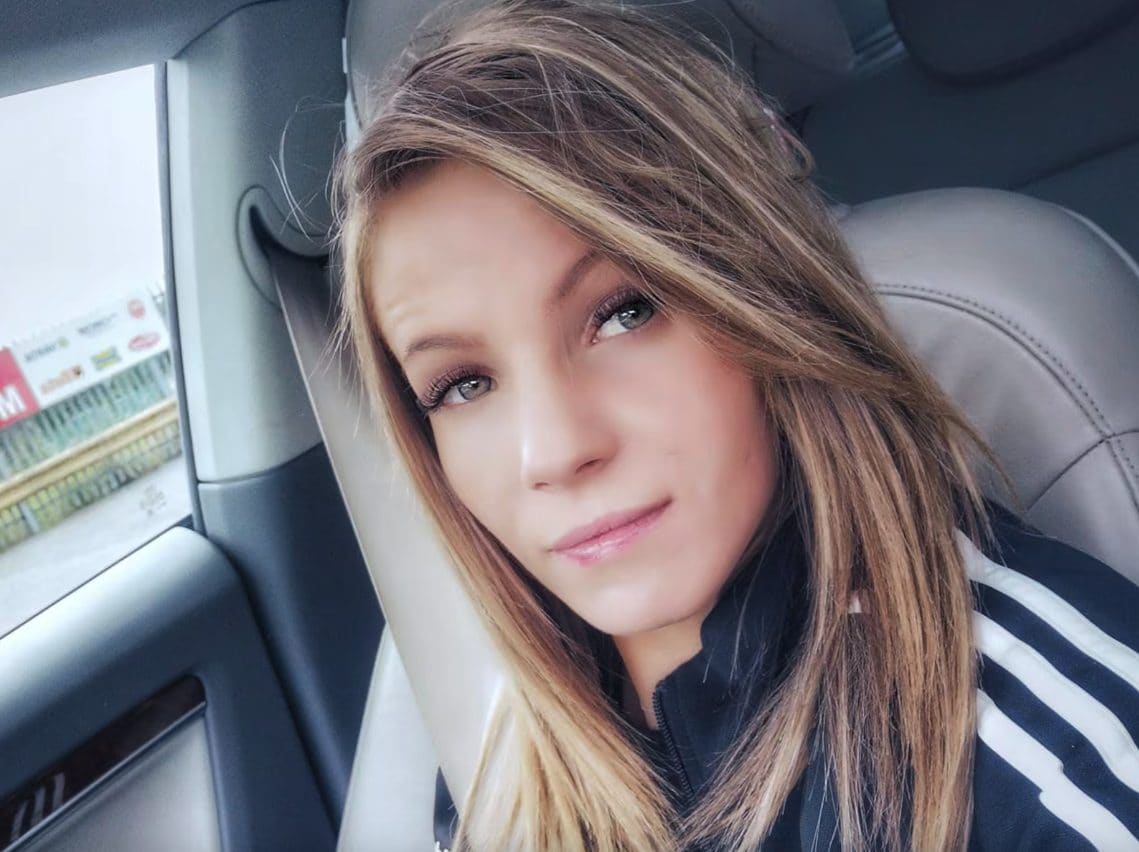 Monika morta a 33 anni con la sua neonata durante il parto: con loro in casa c'erano solo gli altri due figli