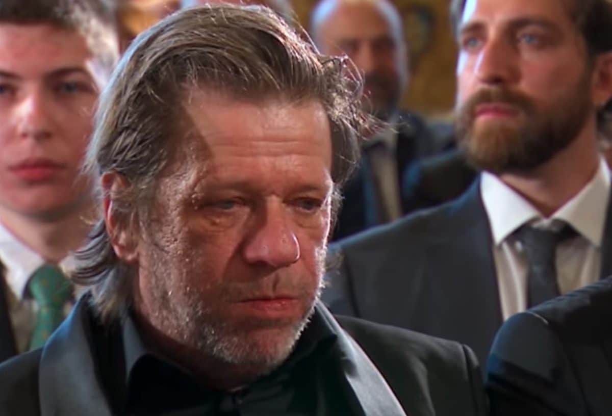 Pierpaolo Capovilla che sbffa durante il discorso di Giuli