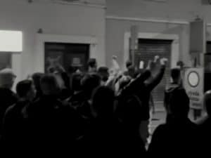 Ronda squadrista di Casapound a Verona contro la sede di Sinistra italiana: il video