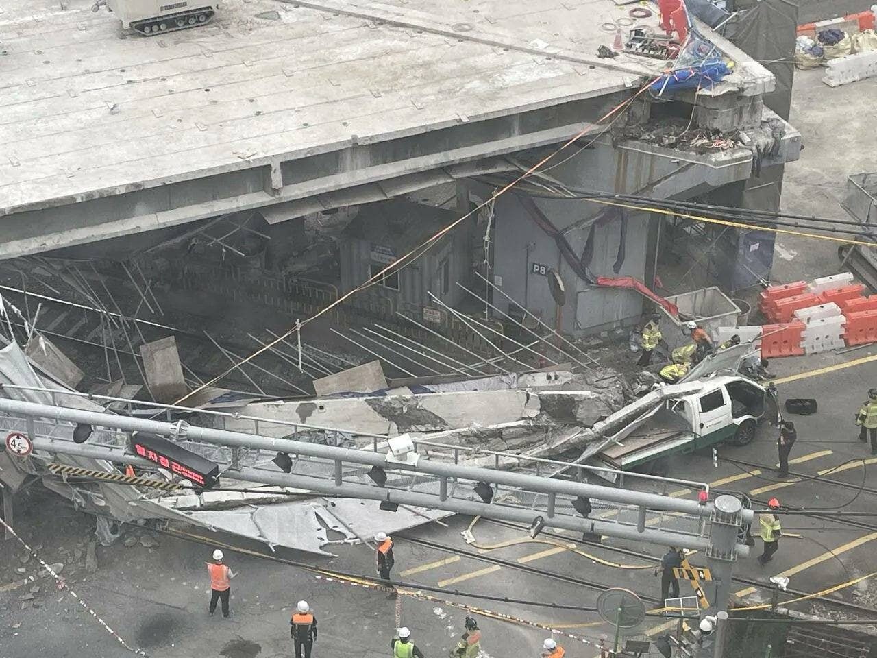 Cavalcavia crolla durante la demolizione a Seul: tre morti. Il video della struttura dopo il cedimento