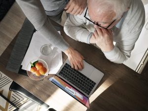 Sgravi over 70, le tasse che le persone anziane pagano meno nel 2026: dal canone Rai al Ticket sanitario