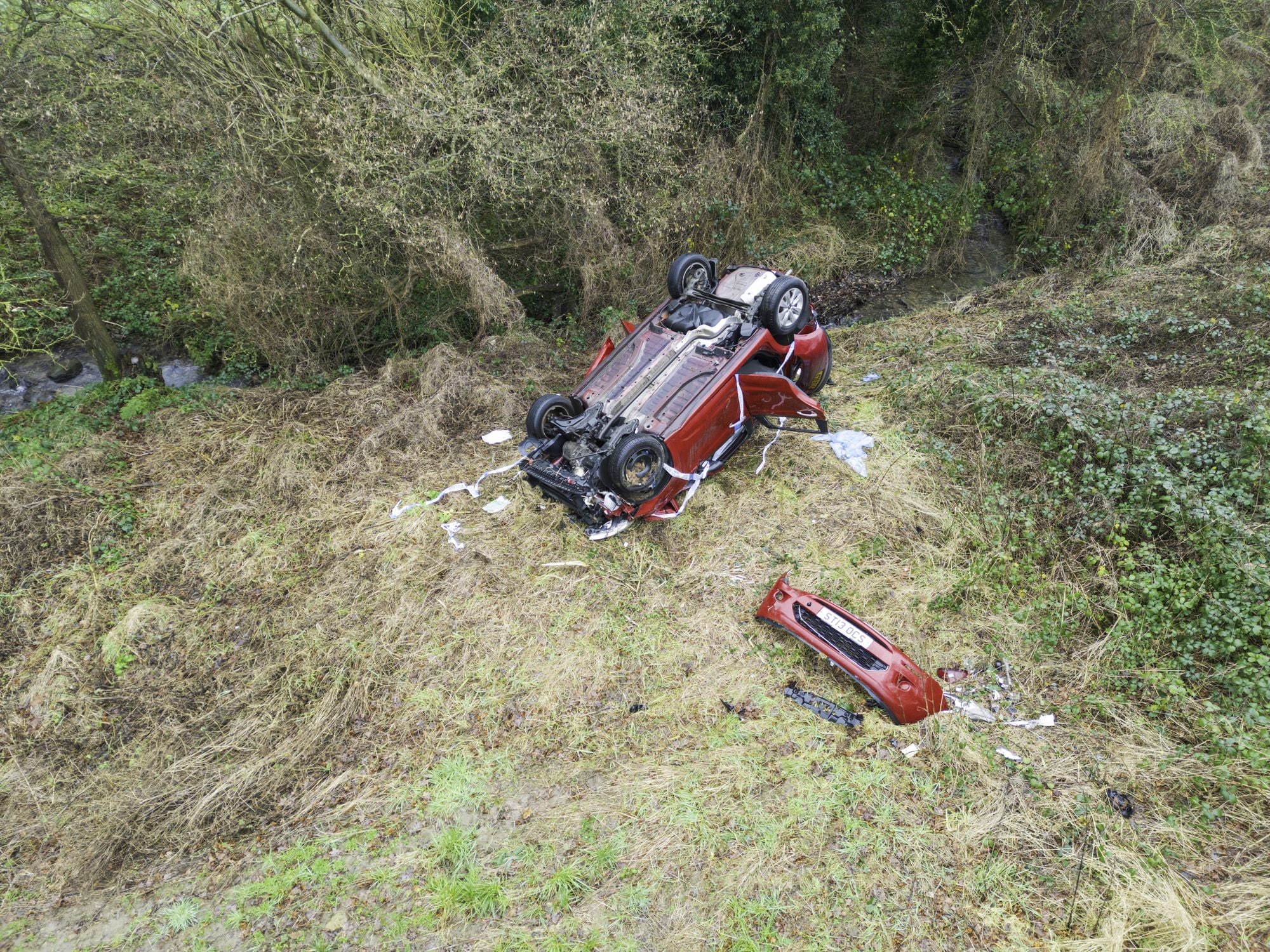 Scomparsi da Lucca, li trovano morti nell'auto in fondo a una scarpata ...