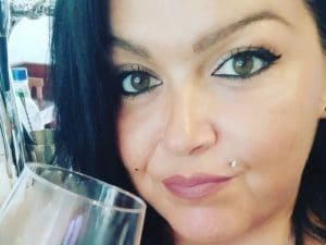 “Mamma, svegliati”: la scoperta della figlia piccola, Barbara morta a 45 anni: disposta autopsia ad Ascoli