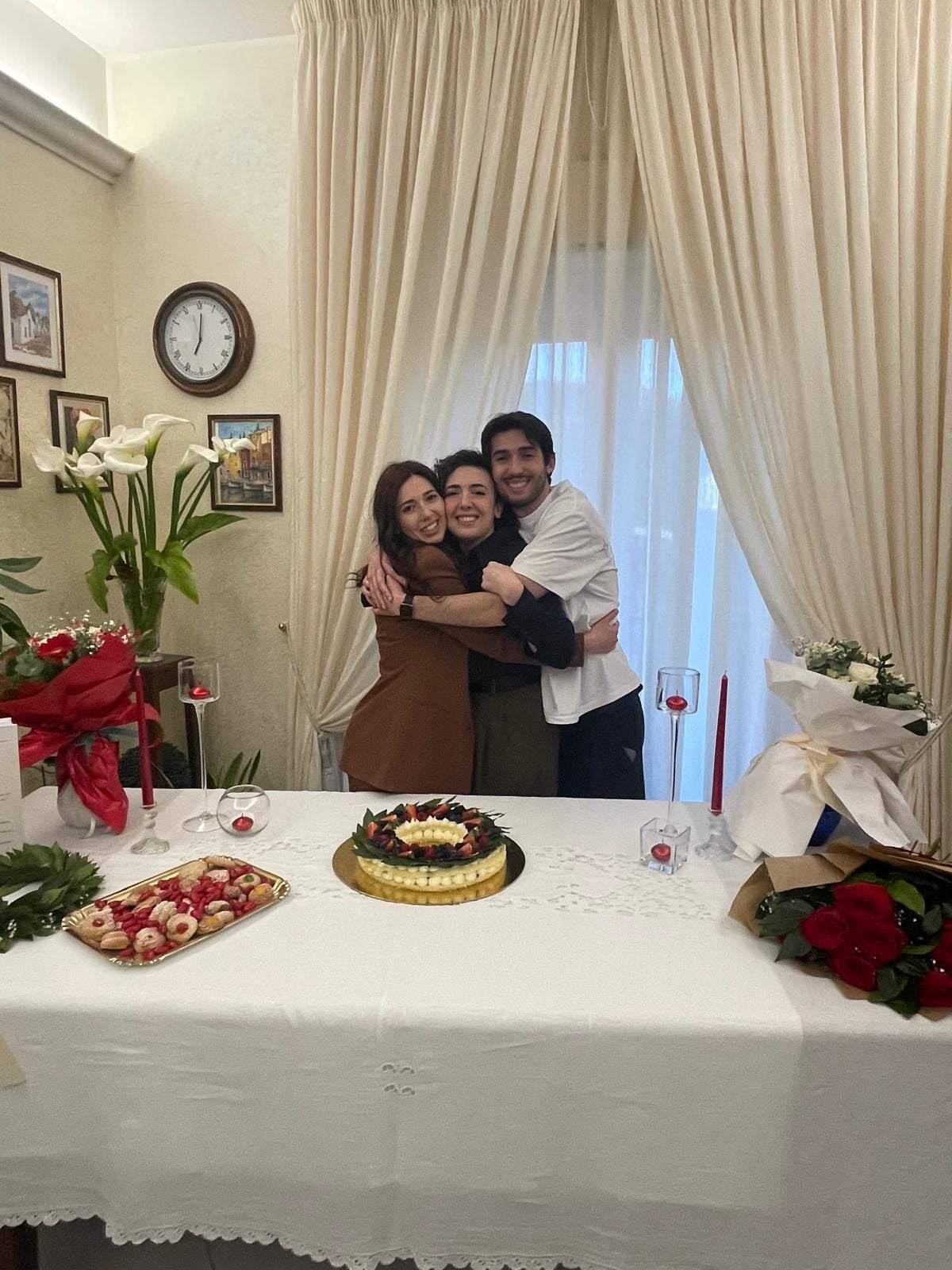 Benedetta con sua sorella Chiara e suo fratello Gaetano.
