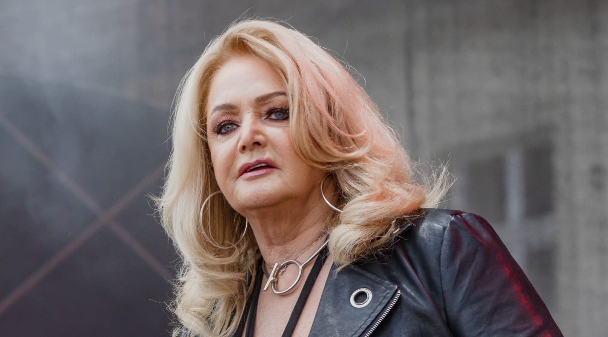 Bonnie Tyler ancora in coma farmacologico: "Operata d'urgenza perché le era scoppiata l'appendice"