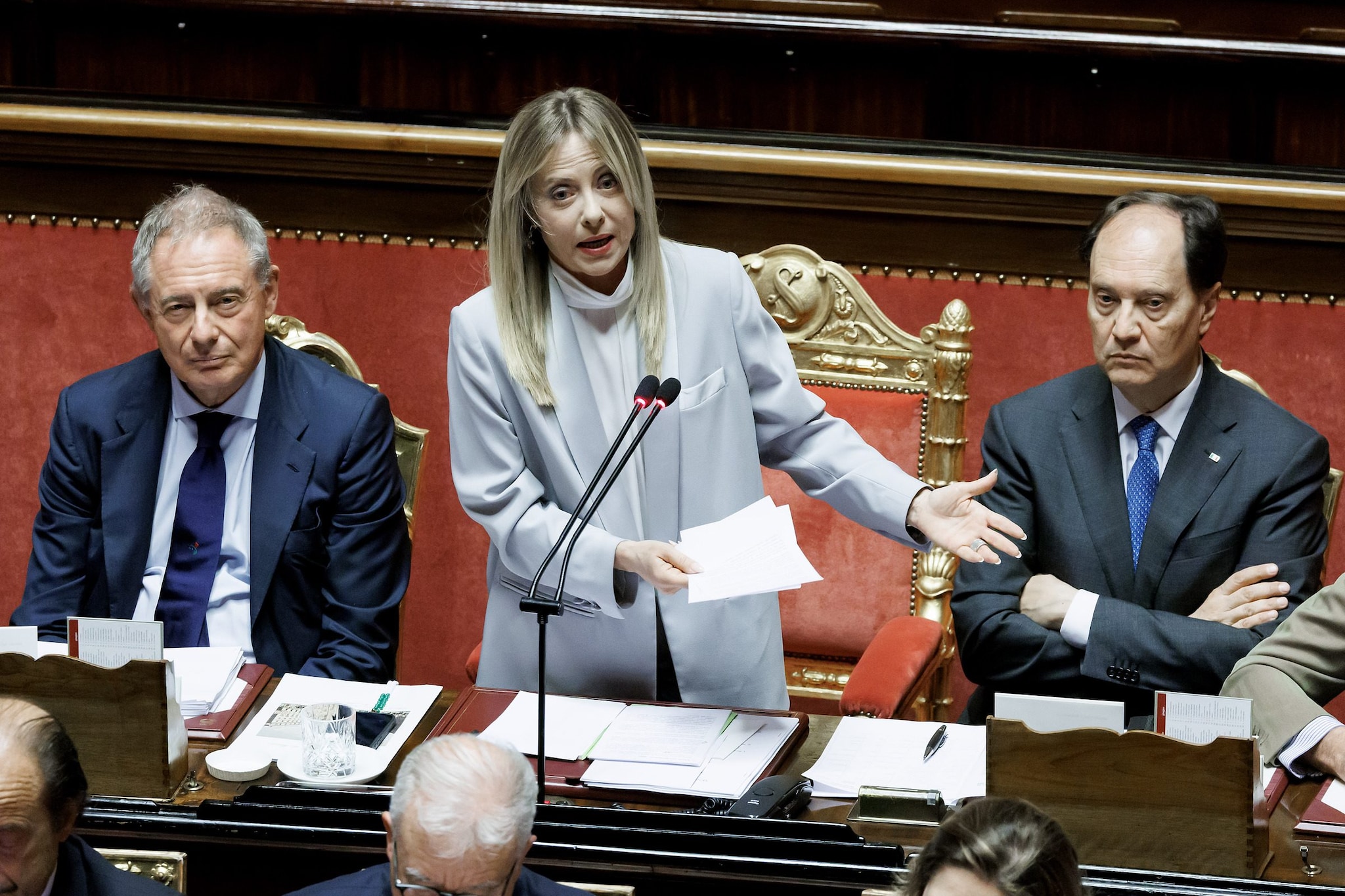 Sondaggi politici, ancora aperta la sfida tra Cdx e Csx, nel campo largo crescono solo Iv di Renzi e Avs
