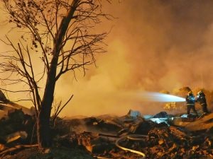 Cina, almeno 21 morti nell’esplosione di una delle più grandi fabbriche di fuochi d’artificio al mondo