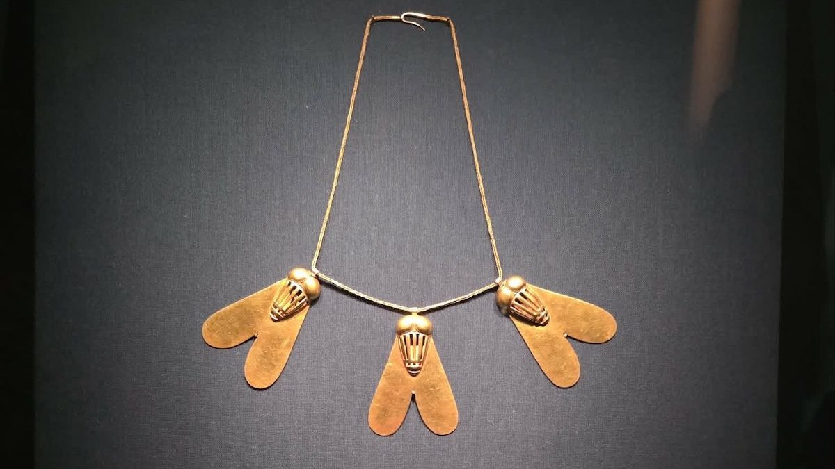 La collana delle mosche d’oro