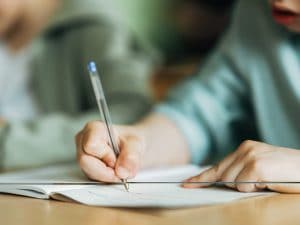 Studenti saltano la verifica e la prof di matematica gli mette 3 ma la scuola sanziona lei e il tribunale è d’accordo