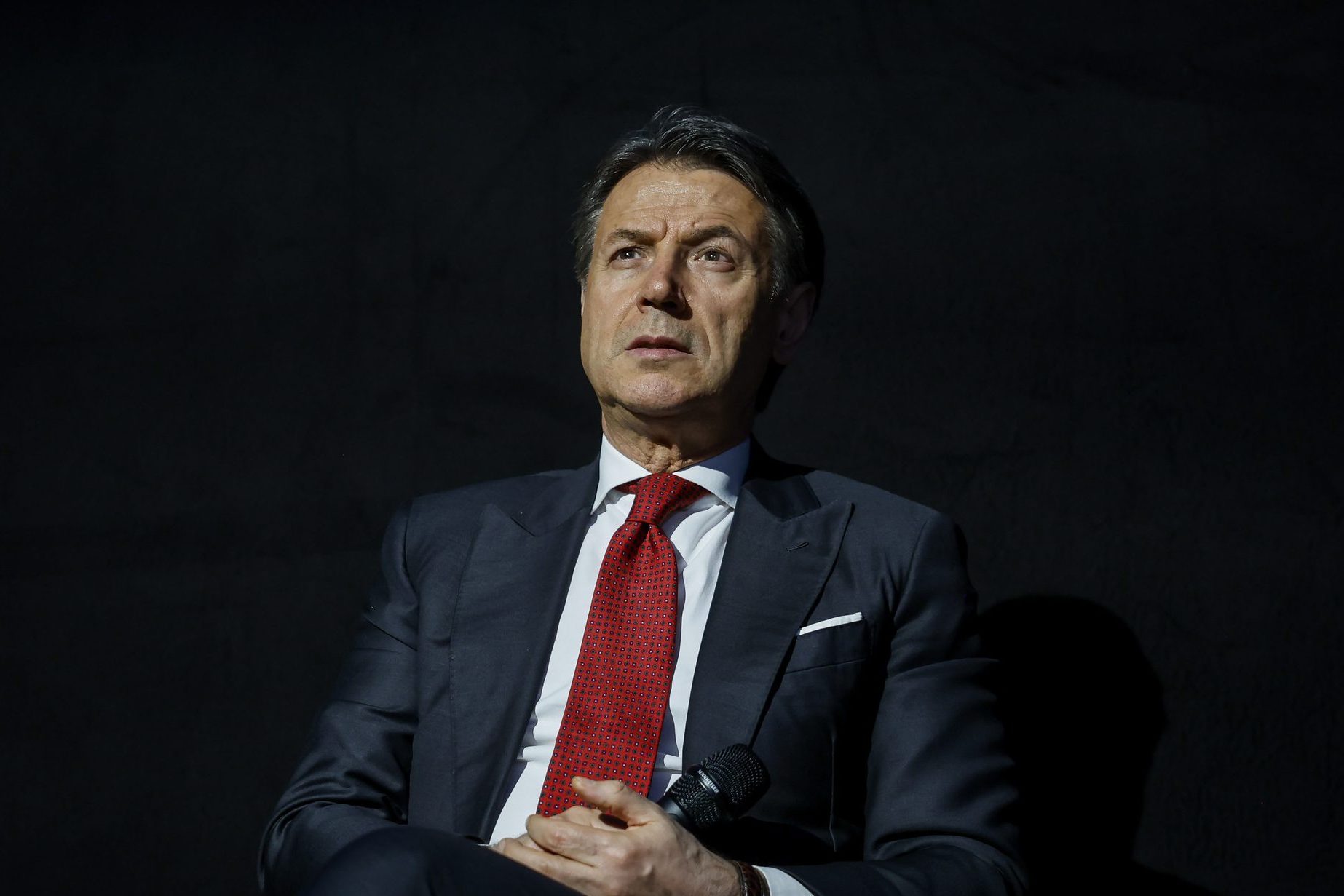 Conte parla della sua malattia: "Intervento delicato, ho temuto il peggio"