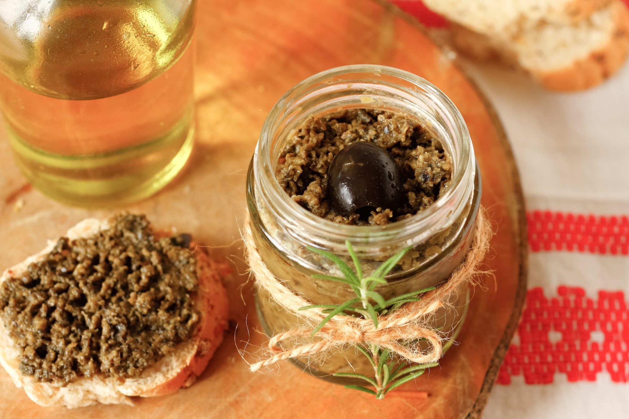 Crema di olive e mandorle richiamata dai supermercati Lidl: indagine epidemiologica in corso