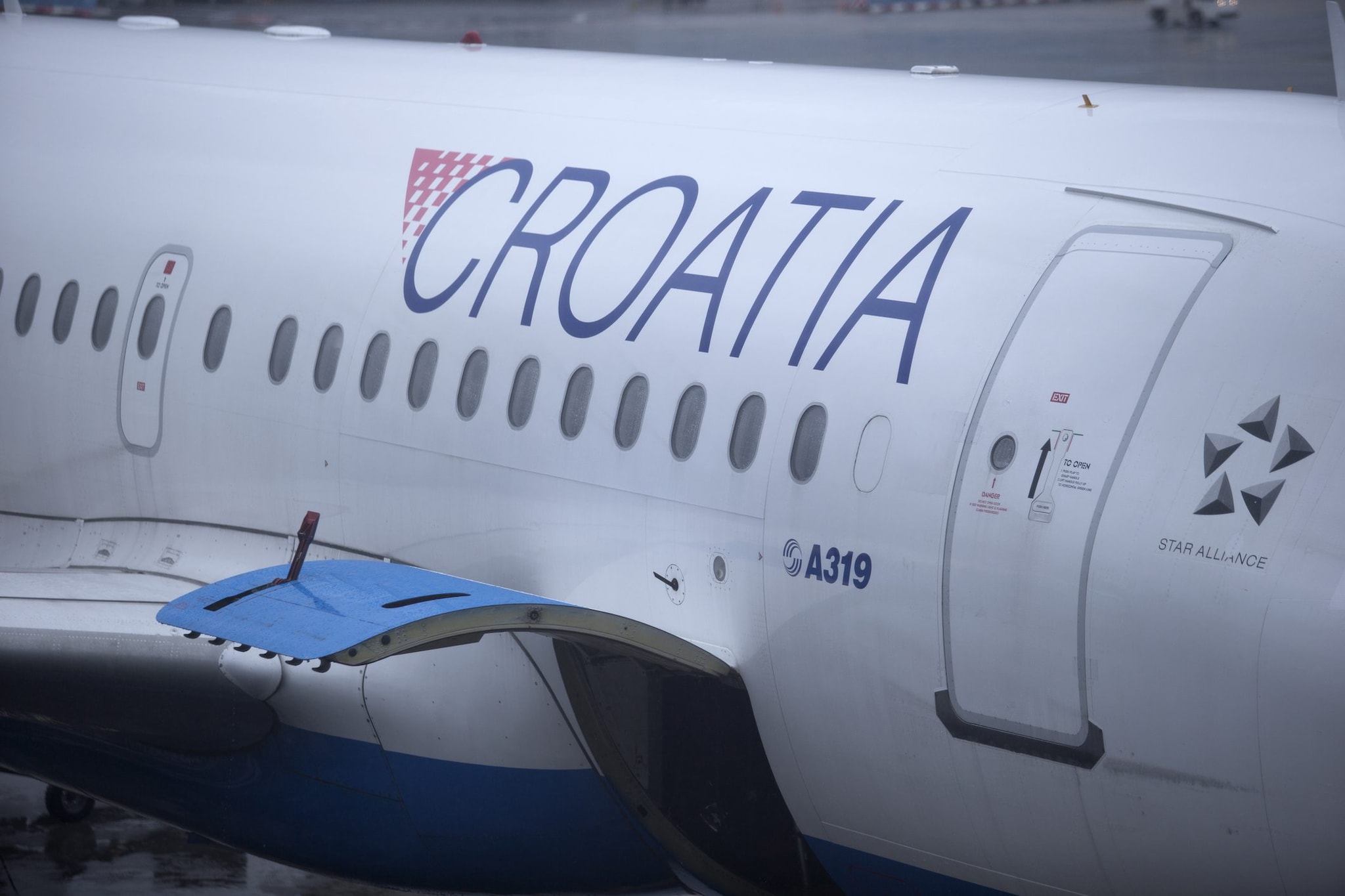 Aereo della Croatia Arilines con 130 persone a bordo esce di pista a Spalato