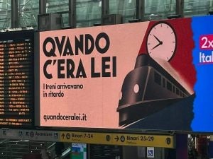 Il caso dei manifesti di Italia viva “censurati” dopo aver fatto arrabbiare Giorgia Meloni