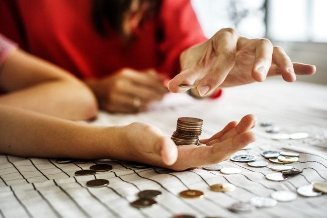 Istat, il ceto medio si impoverisce: in dieci anni spende di più ma compra meno, spesa reale in calo del 5,6%