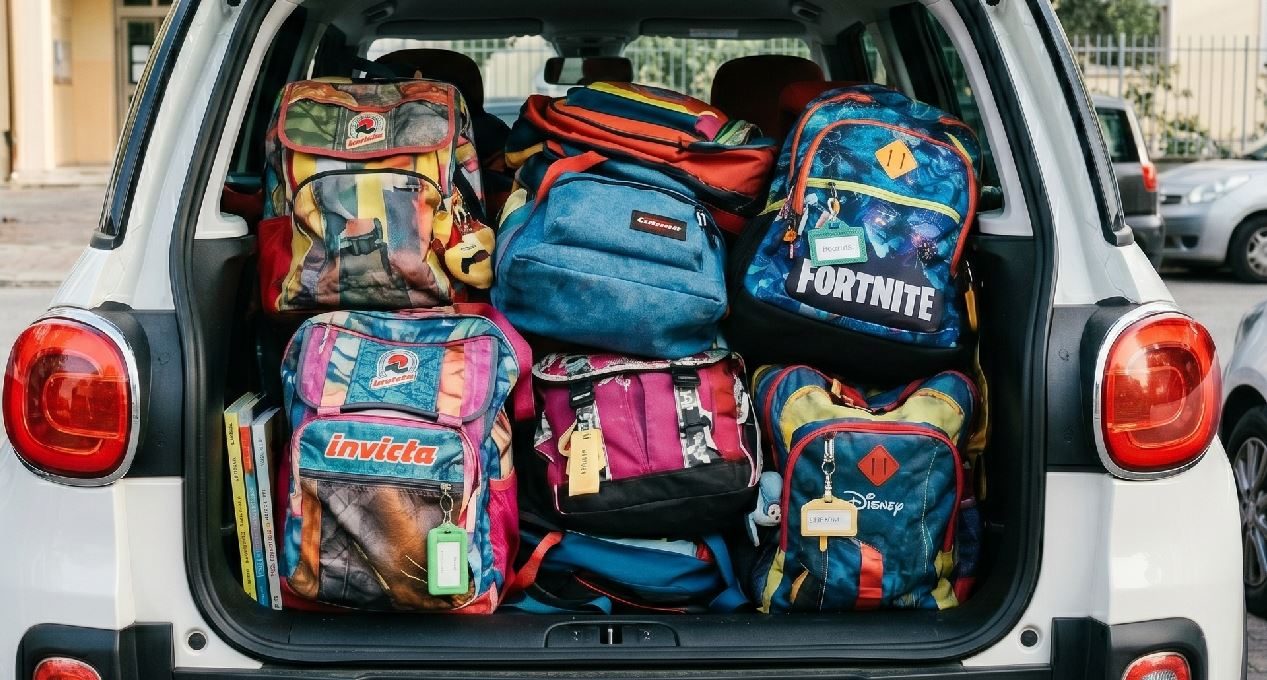 Dalla Fiat 500L spuntano 14 bambini, aveva trasformato auto personale in scuolabus a Palermo