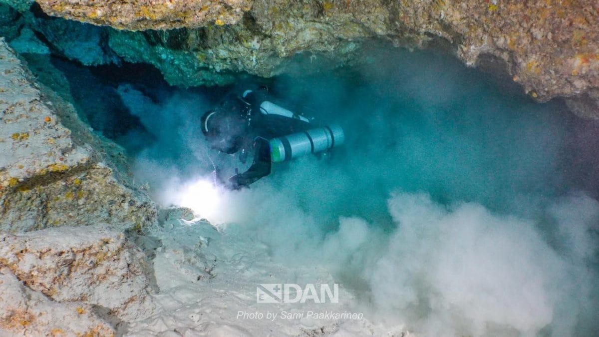 Le prime immagini della grotta alle Maldive dove sono stati recuperati i corpi dei sub italiani