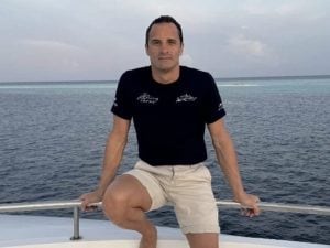 Sub morti alle Maldive, rientrata in Italia la salma di Gianluca Benedetti: “I corpi erano insieme nella grotta”