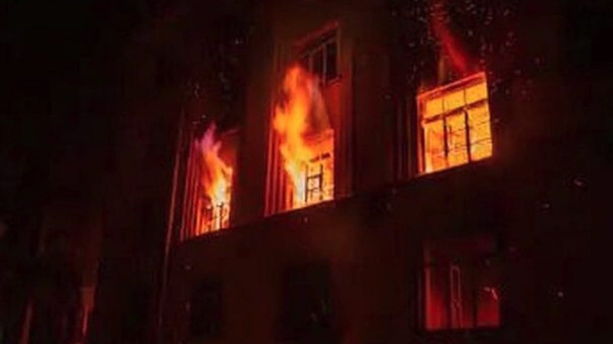 Le fiamme dell’incendio nel dormitorio in Kenya