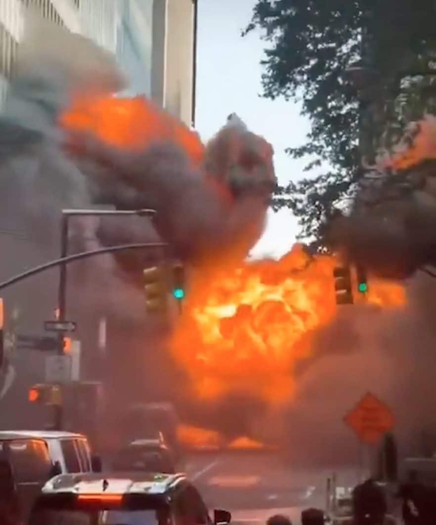 New York, esplosione vicino alla statua del Toro di Wall Street: panico a Manhattan