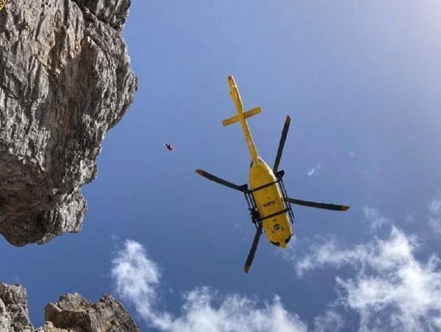 Precipita per 600 metri davanti al fratello e all'amico sul Gran Paradiso: morto l'alpinista Andrea Villa