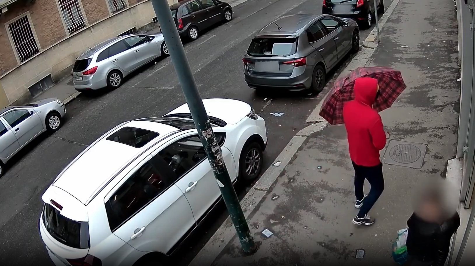 Torino, rapinatore trasformista cambia abito più volte in pochi minuti ma è incastrato dalle telecamere