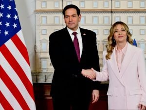 Meloni accoglie Rubio a Roma: ma le conviene tenersi alla larga da Trump