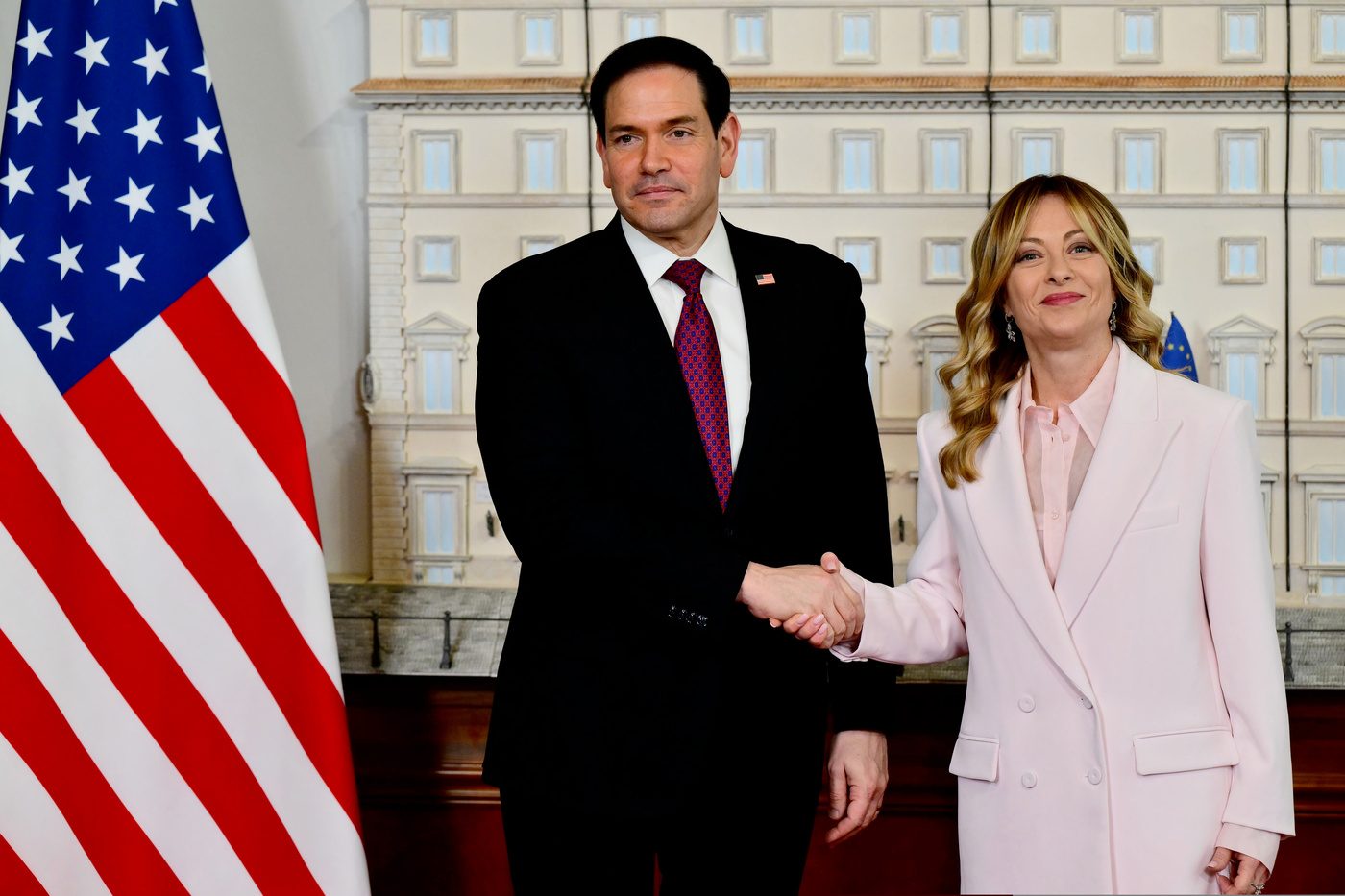 Meloni accoglie Rubio a Roma: ma le conviene tenersi alla larga da Trump