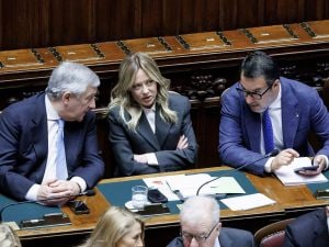 Sondaggi politici, centrodestra ancora giù: Fratelli d’Italia ai minimi, Lega di nuovo sotto il 7%