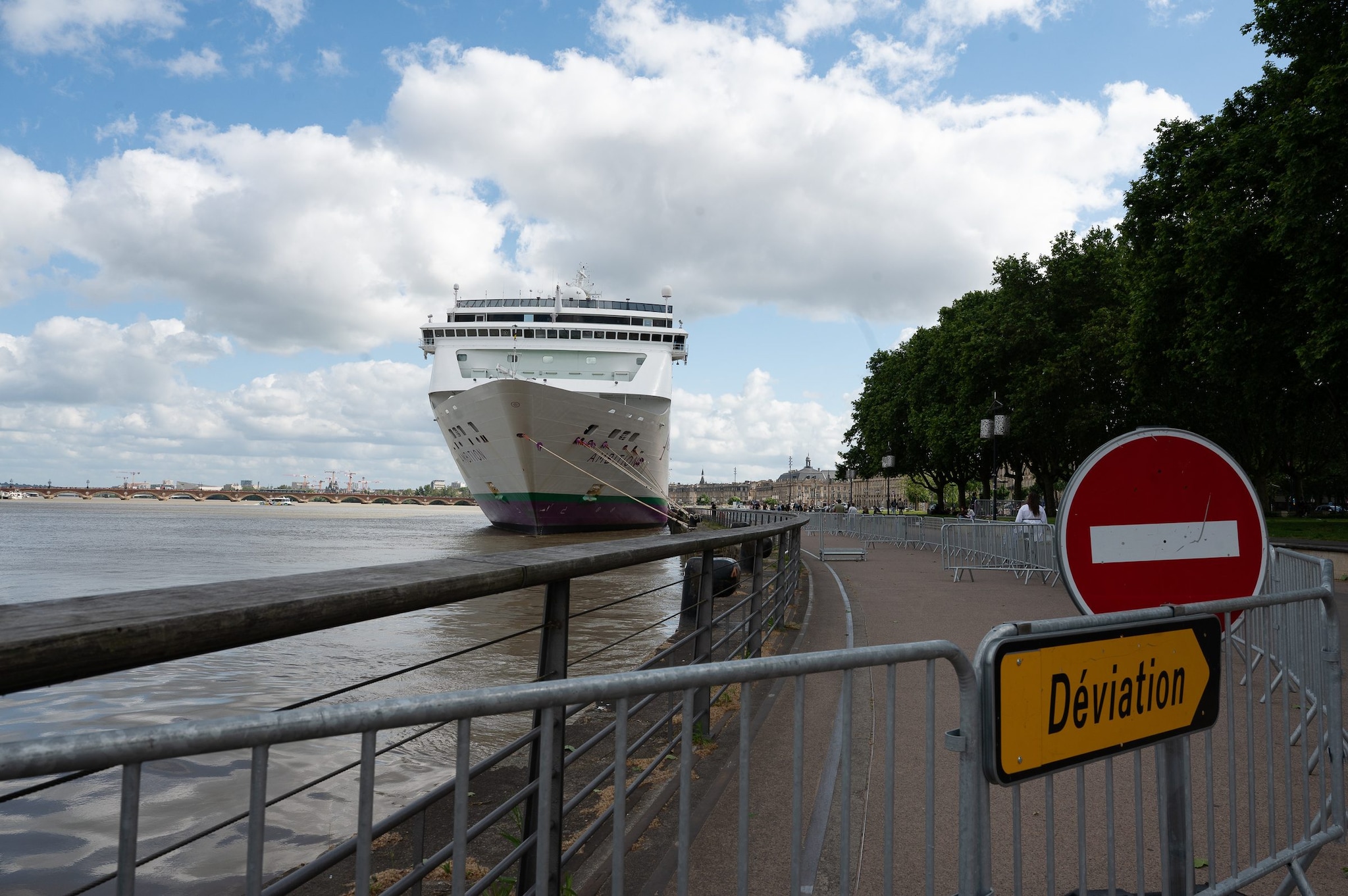 Focolaio di gastroenterite su nave da crociera a Bordeaux: test confermano epidemia di norovirus, oltre 80 contagi