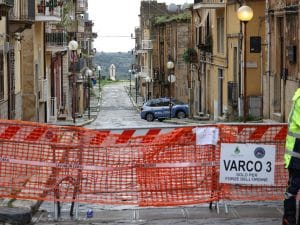 Niscemi, tutte le case nella zona rossa della frana verranno demolite: i residenti chiedono indennizzi al 100%