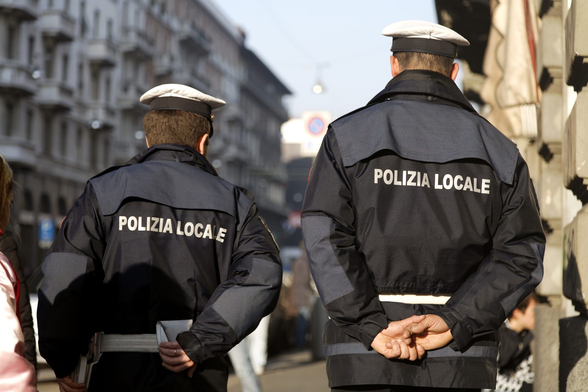 Genova, altri 10 agenti della polizia locale indagati per pestaggi ai fermati: sono 25 in totale