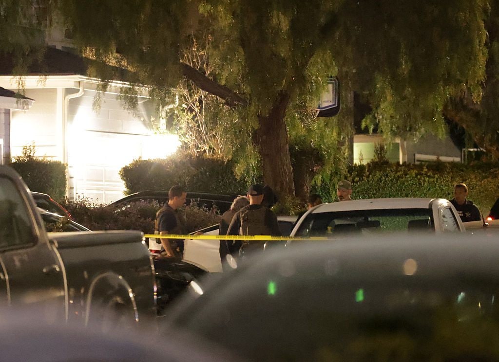 Spara in casa, uccide compagno e figlioletti 6 giorni dopo il parto e si toglie la vita: tragedia a Los Angeles