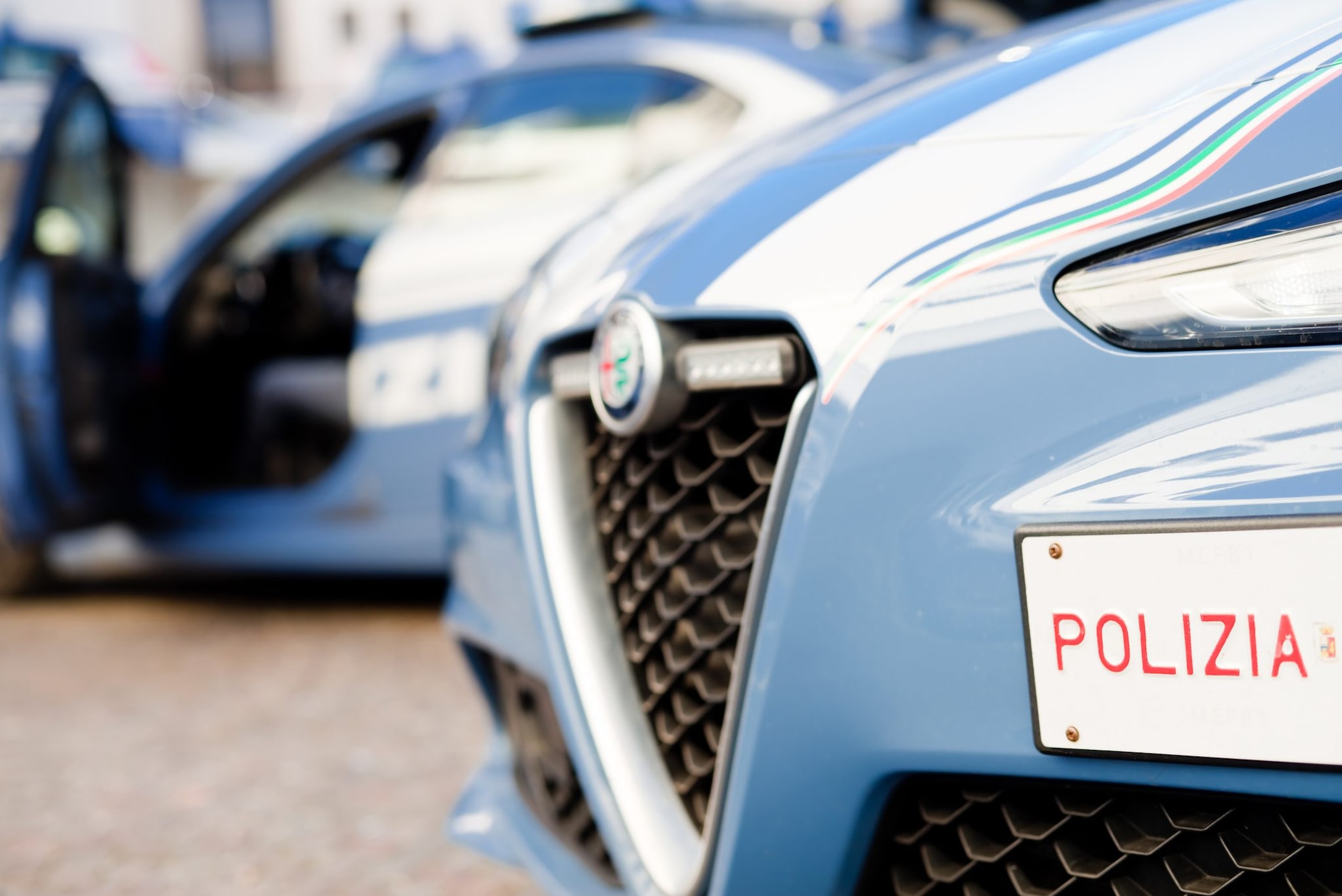 Aosta, ladro si getta da tir rubato e muore durante un inseguimento: indagati 5 agenti di polizia