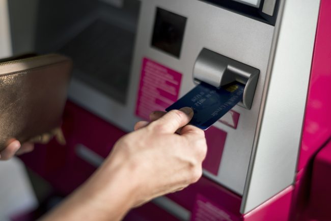 Bancomat, quando scattano i controlli del Fisco su prelievi e versamenti: multe fino al 50% della cifra
