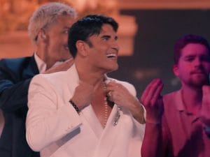 Sal Da Vinci canta all’Eurovision, il pubblico applaude ma un tedesco lo contesta: “Ma che vuoi?”
