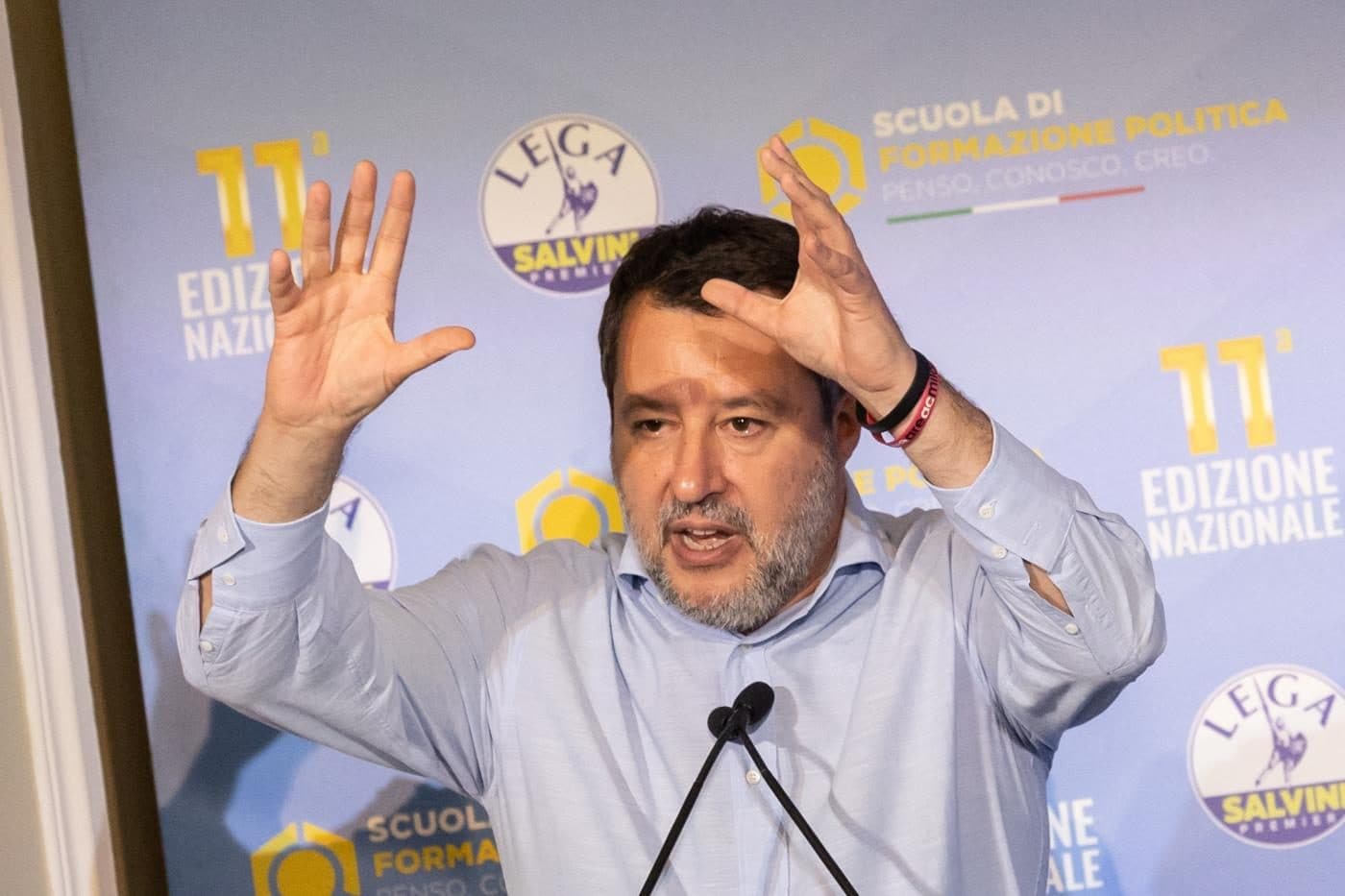Alla destra in crisi e senza soldi non rimane che Modena e la caccia al nemico (che non c'è)