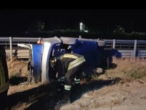 Foggia, auto si schianta e capovolge per evitare controllo dei carabinieri: 17enne morto e 4 feriti a Orta Nova