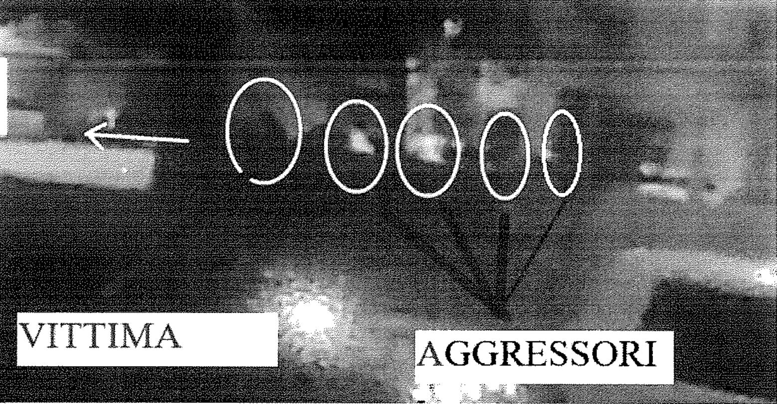 Frame di uno dei video ripresi dalle telecamere di videosorveglianza poste sul luogo dell’omicidio del 35enne Bakari Sako.